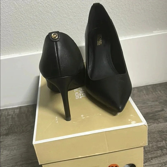 Michael Kors woman black heel 6M NWOT - Picture 5 of 9